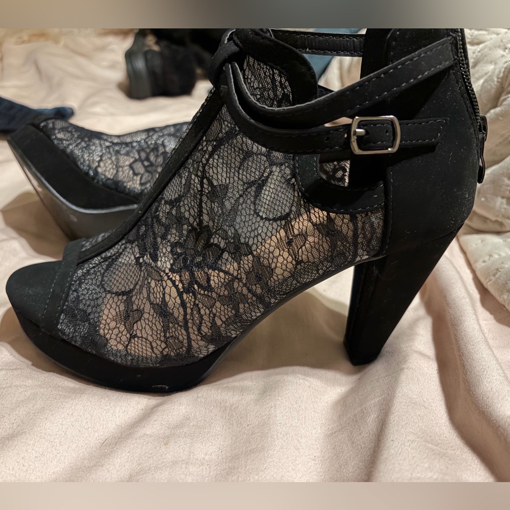 Elegant Black Lace Women's Heels